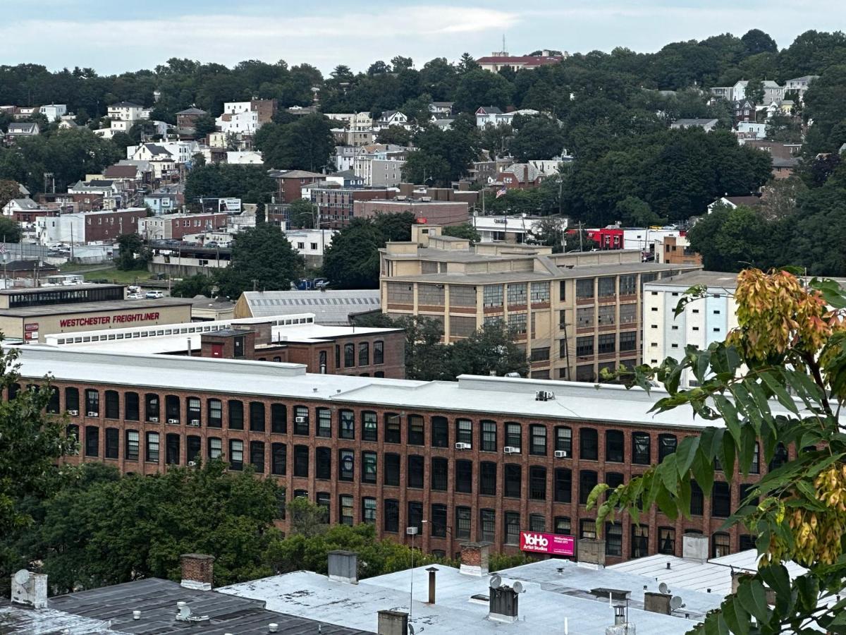4-A Diamond In Yonkers Exterior foto
